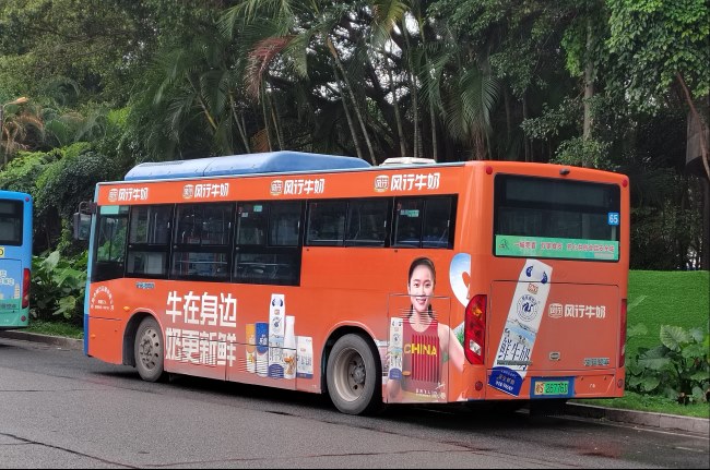東莞公交車身巴士廣告價格線路收費(fèi)，東莞候車亭站臺站牌廣告價格