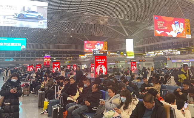 西安北站候車大廳廣告價格，西安北高鐵站最具性價比刷屏機(jī)廣告