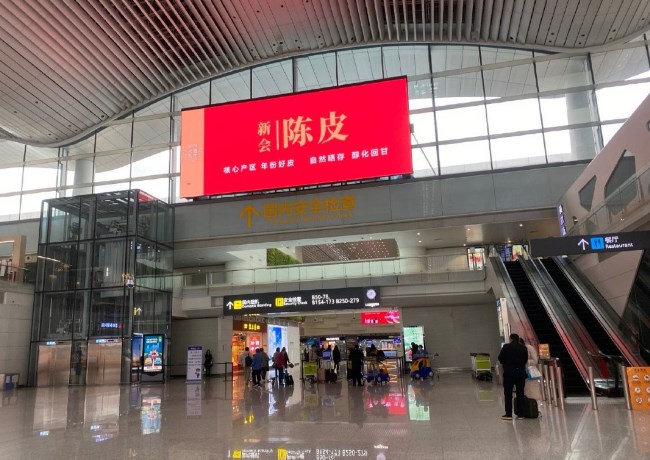 廣州機(jī)場出發(fā)值機(jī)大廳熱門廣告位案例，廣州白云機(jī)場廣告價(jià)格收費(fèi)