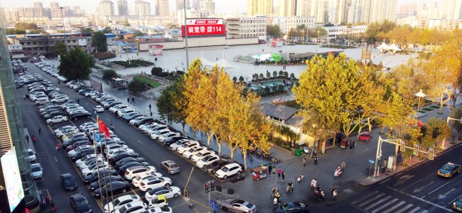 周口戶(hù)外LED大屏廣告價(jià)格收費(fèi)，周口五一文化廣場(chǎng)地標(biāo)大屏LED廣告