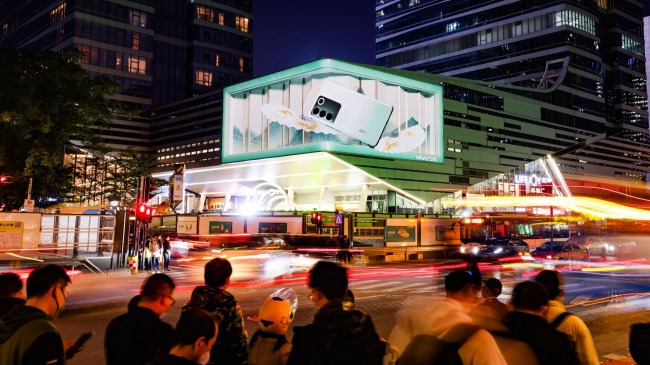 ?深圳南山科技園裸眼3D折角LED廣告，深圳大屏廣告價格中電長城大廈