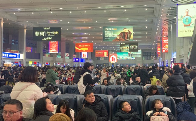 重慶北站候車(chē)大廳最大廣告牌位置燈箱廣告，重慶北高鐵站廣告價(jià)格