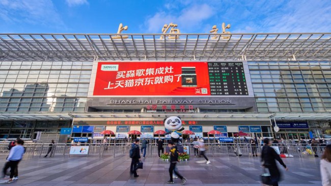 上海高鐵站進(jìn)站口打卡點(diǎn)站棚L(fēng)ED大屏廣告，上海高鐵站廣告價(jià)格收費(fèi)