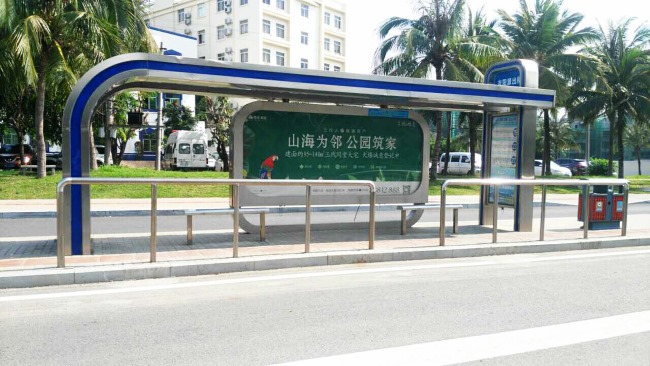 三亞候車亭公交站廣告價格收費，三亞公交站亭站牌廣告優(yōu)勢分析