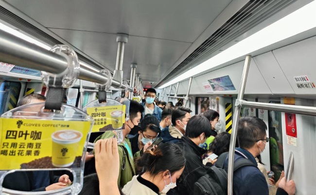 昆明地鐵車廂拉手列車拉環(huán)廣告優(yōu)勢分析，昆明地鐵廣告價格收費