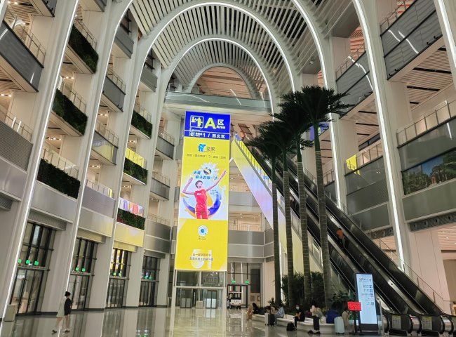 廣州白云站出站大廳直梯LED大屏廣告，廣州白云棠溪高鐵站廣告價(jià)格