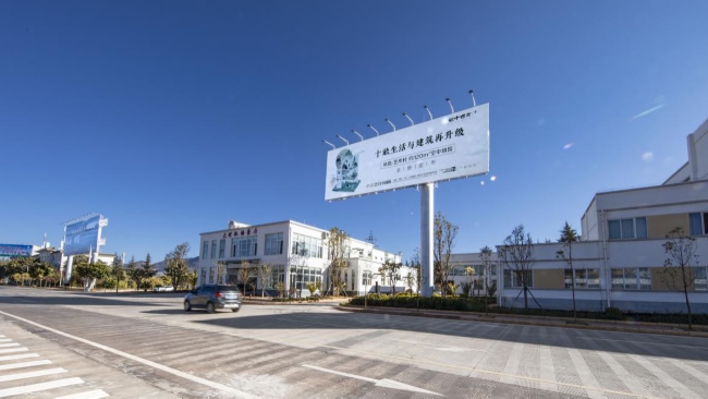 大理機(jī)場航站樓戶外立柱大牌圍擋廣告牌，大理機(jī)場廣告價格收費(fèi)