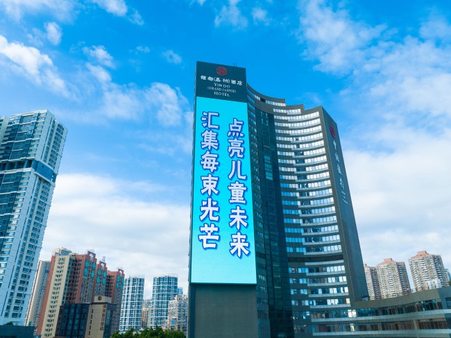 珠海香洲銀都嘉柏酒店豎屏LED大屏廣告，珠海拱北LED大屏廣告價(jià)格