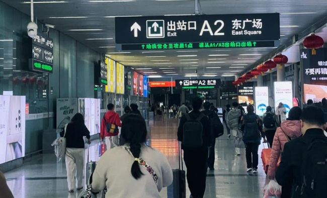 深圳北站到達(dá)出站通道燈箱廣告牌收費(fèi)，深圳北高鐵站廣告大屏價(jià)格
