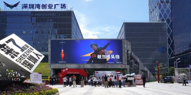 深圳南山軟基濱海騰訊大廈正對(duì)面LED大屏廣告，深圳LED屏廣告價(jià)格