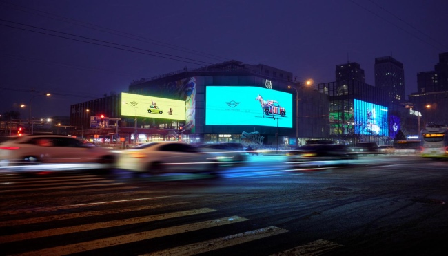 北京朝外THE BOX戶外三屏LED大屏廣告投放，北京商圈LED大屏廣告價(jià)格