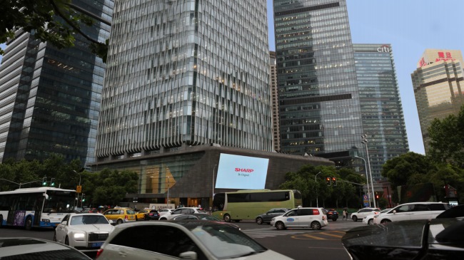 上海陸家嘴太平金融大廈路口LED大屏廣告，上海戶外LED大屏廣告價(jià)格