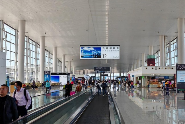 廣州白云機(jī)場(chǎng)T2國(guó)內(nèi)出發(fā)到達(dá)吊旗廣告，廣州機(jī)場(chǎng)廣告價(jià)格