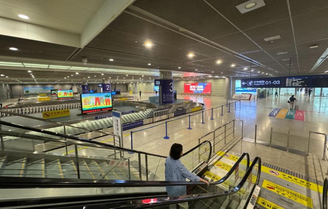 合肥新橋機場到達行李轉盤聯(lián)排LED大屏，合肥機場LED廣告價格