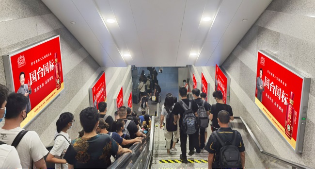 上海虹橋站站臺出站扶梯燈箱廣告投放，上海虹橋高鐵廣告價格