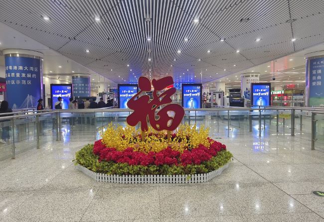 福田高鐵站進(jìn)站安檢閘機口廣告，深圳福田站大屏廣告價格