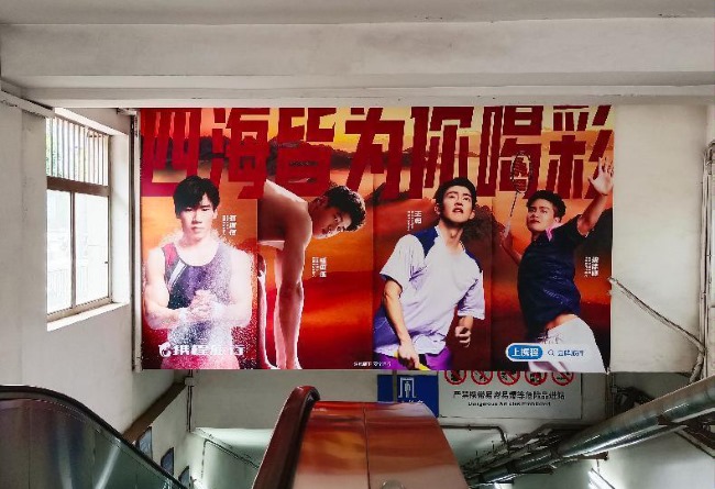 北京地鐵站出入口扶梯正對梯楣廣告投放，北京地鐵廣告價格