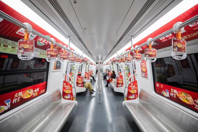 福州2號線地鐵車廂貼紙內(nèi)包車廣告，福州地鐵列車廣告價格