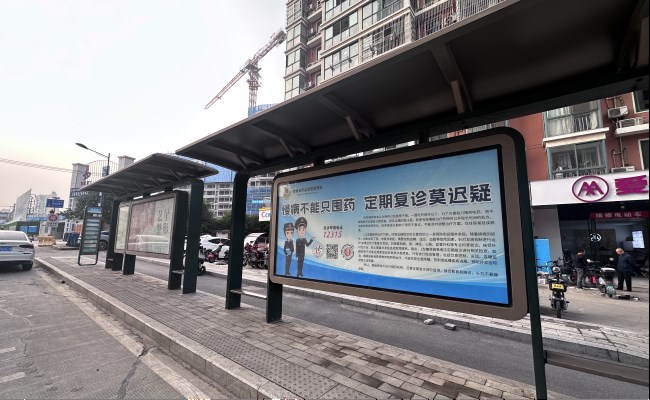 合肥公交站臺(tái)燈箱廣告投放，合肥巴士候車亭廣告價(jià)格