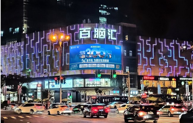 廈門湖濱南路百腦匯戶外LED廣告投放，廈門大屏廣告價(jià)格