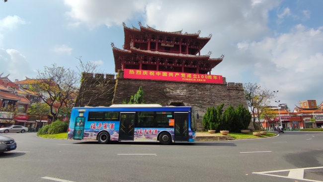 泉州公交車身廣告外車貼巴士廣告投放，泉州公交車廣告價(jià)格
