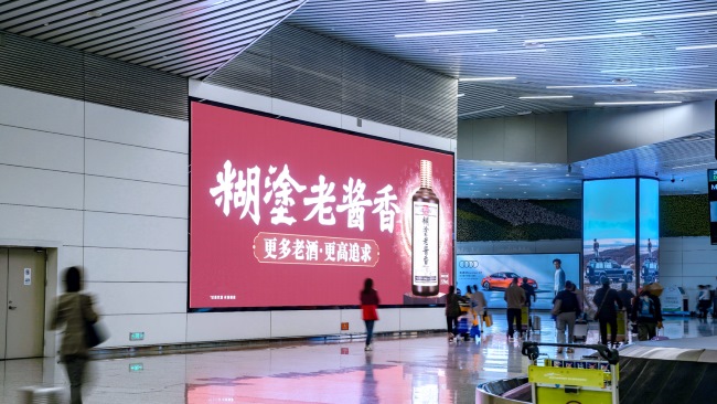 廣州白云機(jī)場(chǎng)到達(dá)出口墻面LED廣告投放，廣州機(jī)場(chǎng)大屏廣告價(jià)格