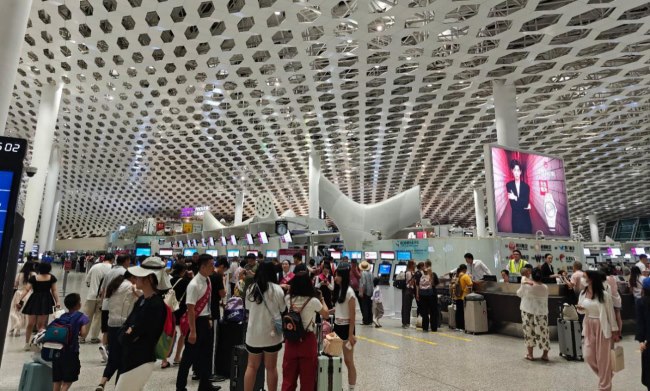 投放深圳機場安檢LED大屏廣告需要注意哪些問題？選擇深圳第一戶外傳媒發(fā)布深圳機場廣告有哪些優(yōu)勢？