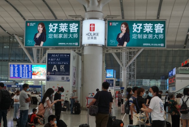 深圳北高鐵站候車大廳高空包柱廣告，深圳北站大屏廣告價(jià)格