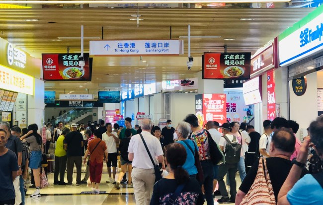 蓮塘口岸廣告位為什么一位難求？深圳第一戶外傳媒代理發(fā)布相關(guān)廣告有哪些優(yōu)勢？