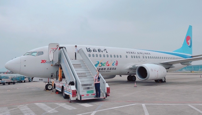 河北航空機身彩繪廣告投放，河北航空外機身貼膜廣告價格