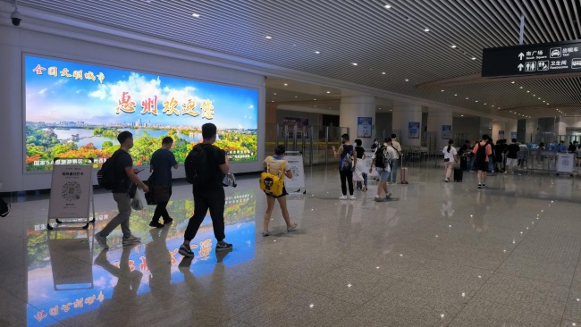 惠州北高鐵站出站墻面燈箱廣告投放，惠州北站大屏廣告價(jià)格