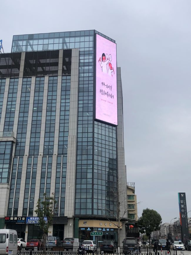 義烏歐美中心大屏廣告投放，義烏江濱國(guó)際LED廣告價(jià)格