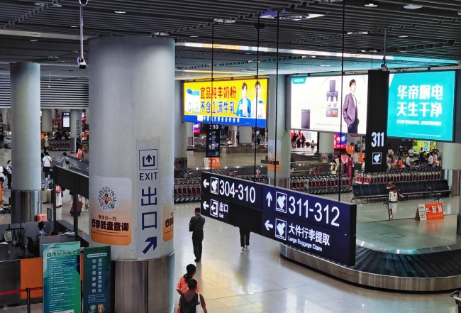 西安咸陽機場到達行李廳高空燈箱廣告投放，西安機場廣告價格