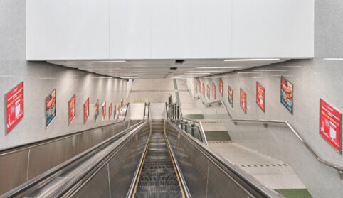 第一戶外傳媒-佛山地鐵梯牌廣告