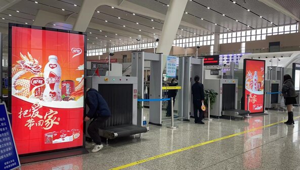 第一戶外傳媒-常德站-進站安檢口數(shù)字滾動燈箱