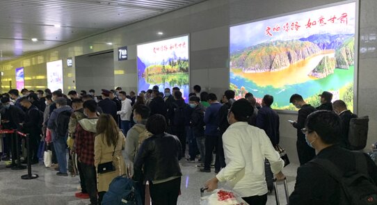 第一戶外傳媒-蘭州西站-