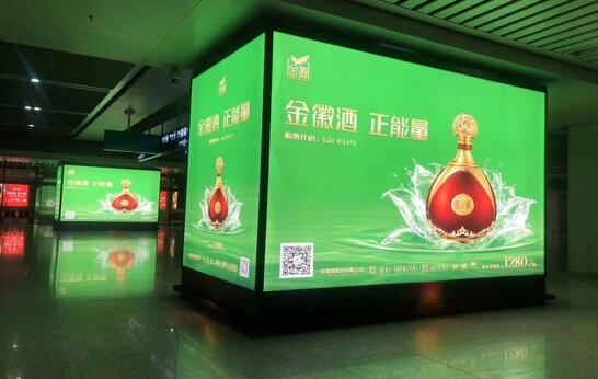 第一戶外傳媒-蘭州西站-到達走廊雙立柱燈箱