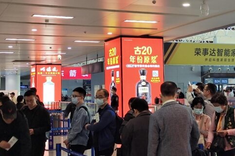 第一戶外傳媒-黃山北站-出站大廳包柱燈箱