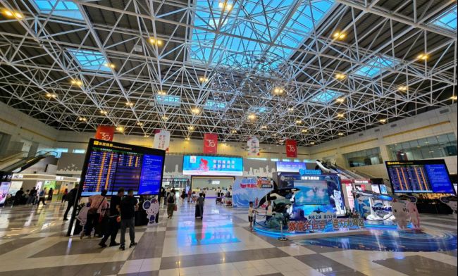 珠海金灣機場出發(fā)大廳中央LED廣告投放，珠海機場大屏廣告價格