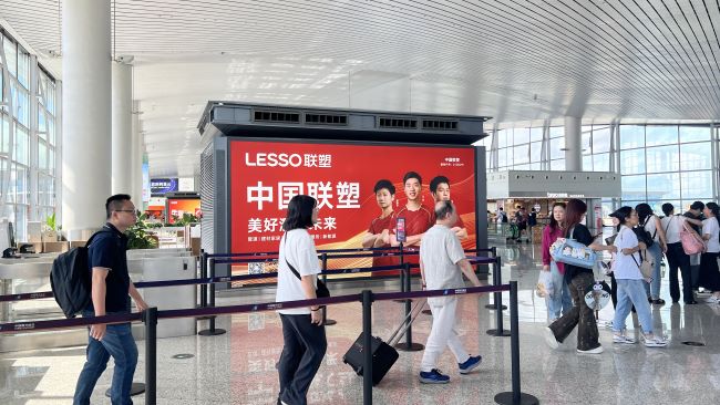 廣州機場出發(fā)到達混流區(qū)燈箱廣告投放，廣州白云機場大屏廣告