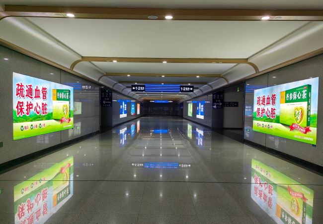 惠州南站高鐵出站通道墻面燈箱廣告投放，惠州南站廣告價格