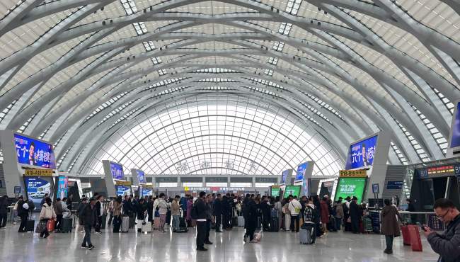 天津西站候車大廳檢票口上方廣告，天津西高鐵站大屏廣告價格