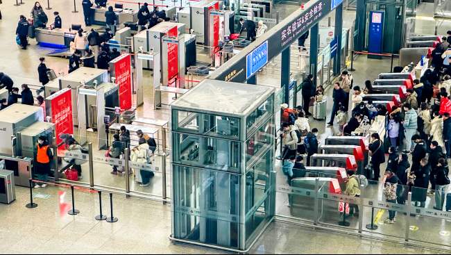 上海虹橋高鐵站進站安檢口LED廣告投放，上海高鐵站廣告價格