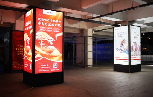 第一戶外傳媒-亳州南站-出站廳外包柱燈箱 