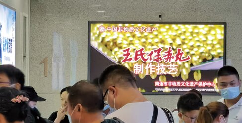 第一戶外傳媒-南通西站-出站通道燈箱