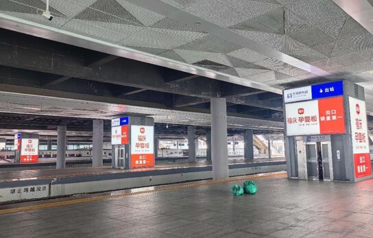 第一戶外傳媒-鹽城站-出站電梯井燈箱