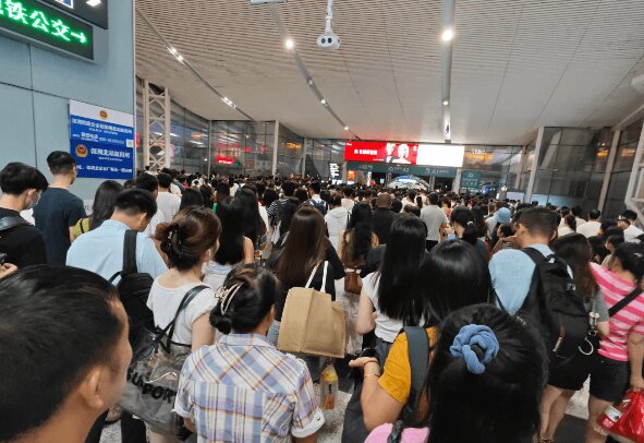 深圳北站出站閘機燈箱廣告牌價格收費多少錢？深圳北高鐵站春運