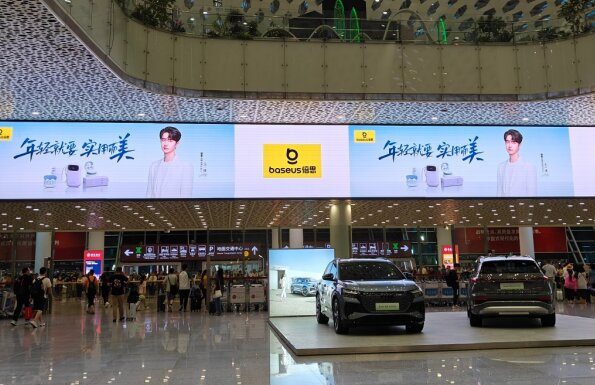 倍思-深圳機(jī)場LED大屏廣告