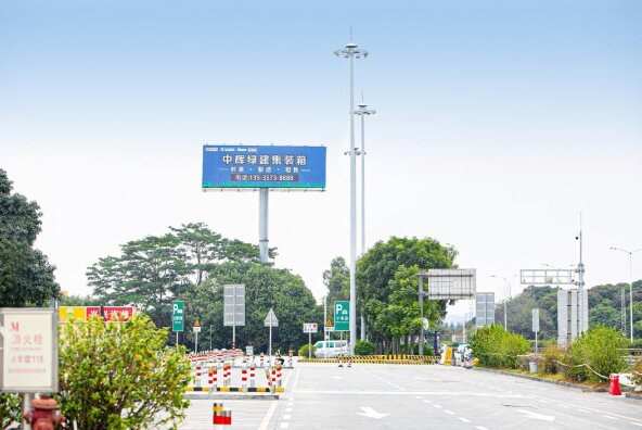 東莞高速立柱大牌廣告價(jià)格多少錢？?；⒏咚贃|莞虎門廣告牌位置