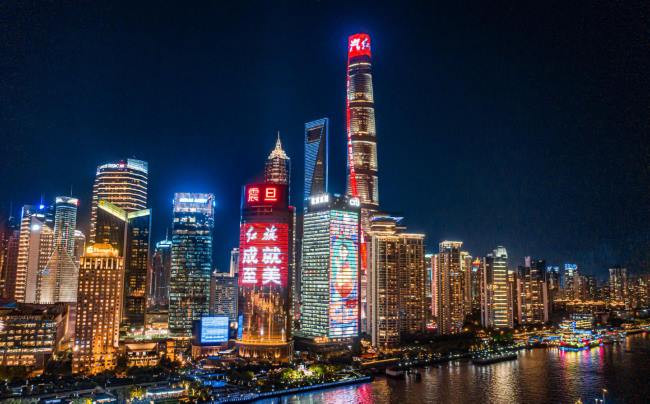 城市地標(biāo)廣告的品牌推廣價(jià)值 ——從視覺(jué)傳播到文化共鳴的戰(zhàn)略升維 